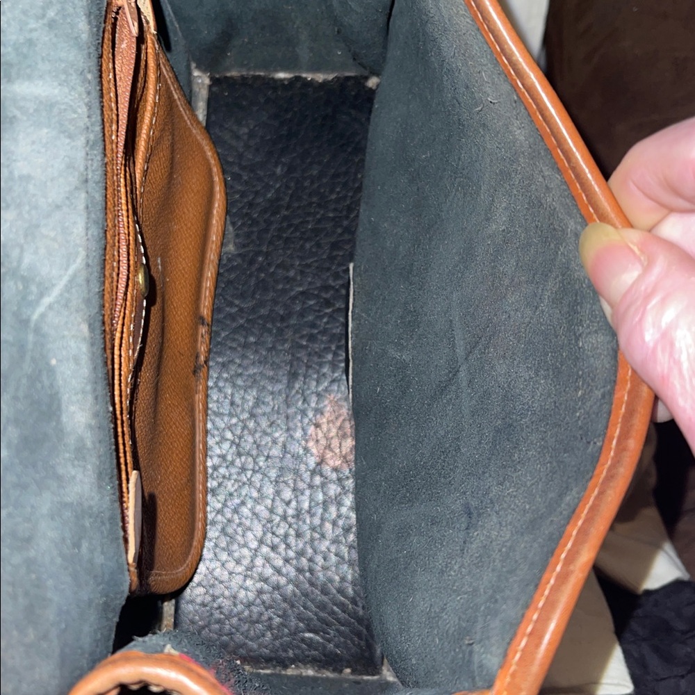 Vintage Dooney & Bourke Black and Tan All-Weather Leather Shoulder Bag - Picture 16 of 16